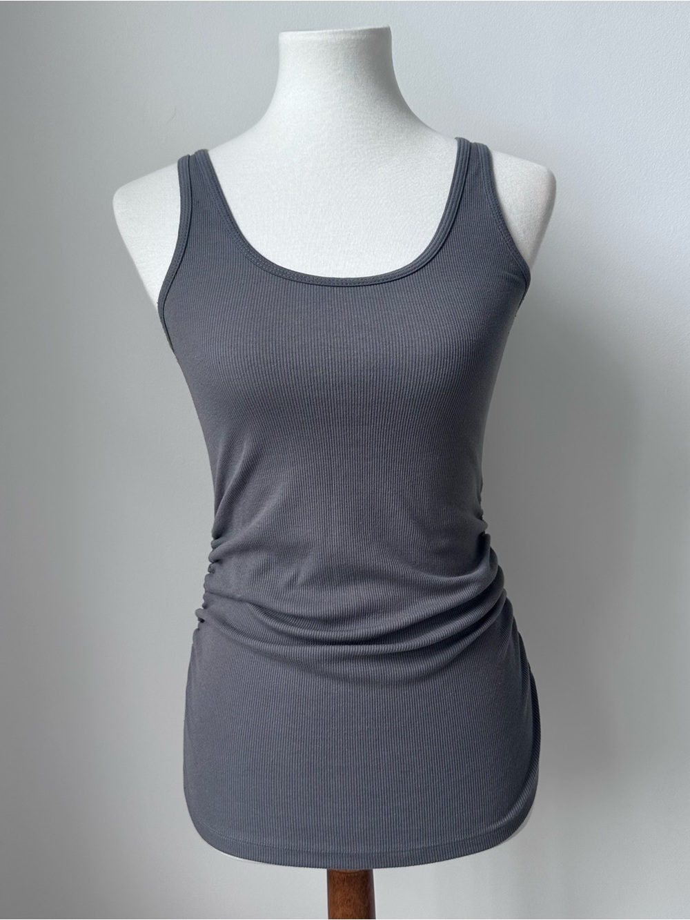 Old Navy Maternity Charcoal Gray Ribbed Scoop Tank Top Size Small